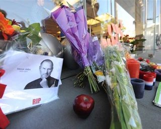 Поклонники Стива Джобса продолжают писать ему прощальные письма