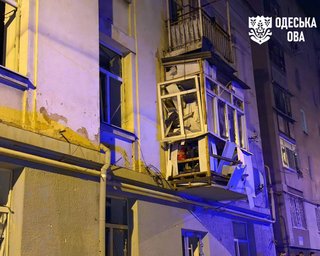 Россияне обстреляли Одессу ракетами: в городе пожары, есть погибшие (фото)