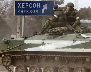 Поки що рано говорити про виведення російських військ з Херсона, — Подоляк
