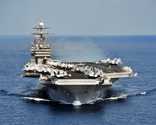 Иран пустил учебные ракеты рядом с авианосцем США