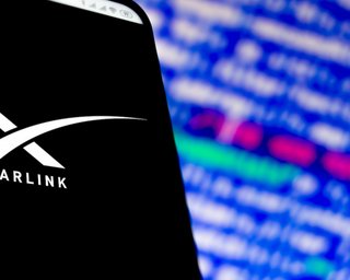 Starlink та генератори допоможуть налагодити зв'язок та Інтернет в Україні, — Федоров