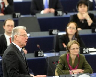 Европарламент начал рассмотрение ситуации в Украине