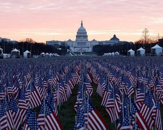 На инаугурации Байдена зрителей заменили 200 тысячами американских флагов (фото)