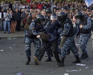 Сотни людей остаются в полиции в день инаугурации Путина