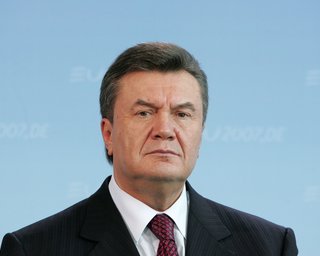 Янукович подписал новый закон о государственных займах в валюте