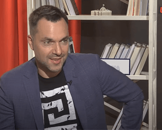 Арестович назвав афганських біженців більш освіченими, ніж "середній українець"