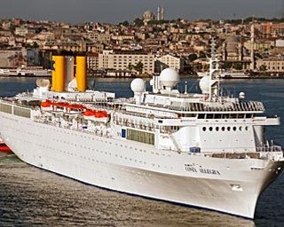 У Сейшел лег в дрейф лайнер компании-владельца Costa Concordia