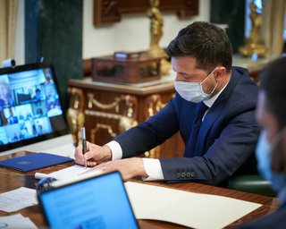 Надеется, что пронесет. Зеленский обнадеживающе высказался о второй волне коронавируса в Украине