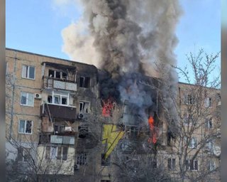 ВС РФ ударили по многоэтажке в Харькове: пылает квартира, все подробности (фото)