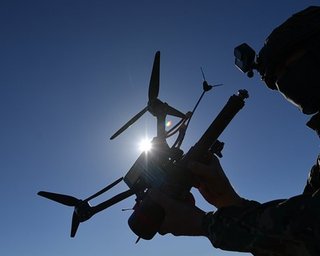 Оператори дронів ЗСУ та ДПСУ відбили з полону окупантів трьох українських бійців (відео)