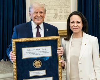 Трамп отримав Нобелівську премію миру, але є нюанс (фото, відео)