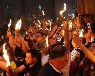 У храмі Гробу Господнього зійшов благодатний вогонь (відео)