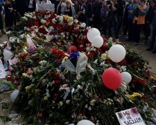 В Минске тысячи людей собрались у места гибели участника протестов