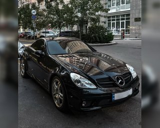 Один із 3600: у Києві помітили компактний спорткар Mercedes із величезним двигуном (фото)