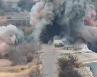 Підрив Курахівської дамби в Донецькій області: момент вибуху потрапив на відео