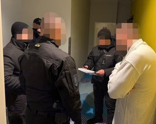 Бив військовозобов'язаних і знімав на відео: на Київщині офіцеру районного ТЦК оголосили підозру