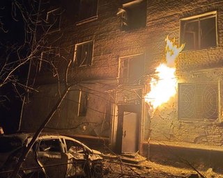 В Чернигове "шахед" взорвался возле многоэтажки: пылает газопровод (фото)