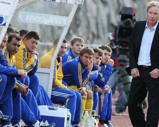 На базу сборной Украины не пустят журналистов без марлевых повязкок