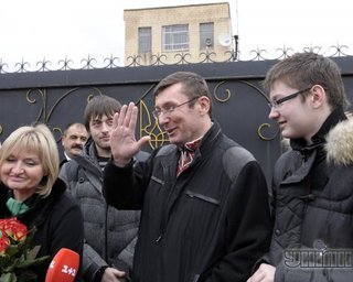 Луценко назвал варианты освобождения Тимошенко