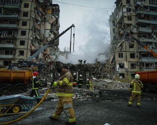 44 погибших: в Днепре закончились поисковые работы после попадания ракеты (фото)