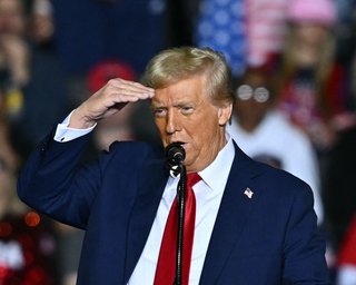 Не стосується Китаю і найближчих сусідів: Трамп зробив паузу в митах на 90 днів, але є нюанс