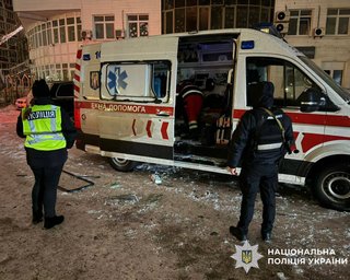 Бригада скорой помощи попала под повторный обстрел в Киеве, погиб медик (фото)