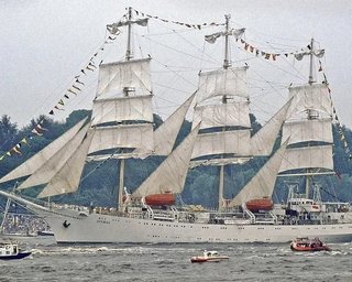 Удар по "Дружбі": морський дрон ЗС РФ атакував знаменитий фрегат в Одесі