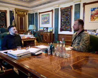 Кадры как карты: что побудило Зеленского перетасовать властную колоду