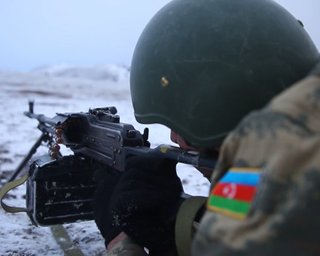 На кордоні Азербайджану та Вірменії знову стріляють: є жертви та поранені