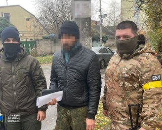 СБУ затримала колаборантів, які катували українців у Херсоні (фото)