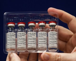 В Минздраве Польши сообщили, когда продадут Украине вакцину AstraZeneca