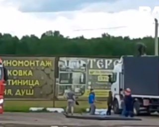 Атака БпЛА по аеропортах РФ: влада нагородить "небайдужих громадян", які збивали дрони камінням