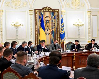 "Не диктатура и не монархия", - Зеленский о высокой активности СНБО