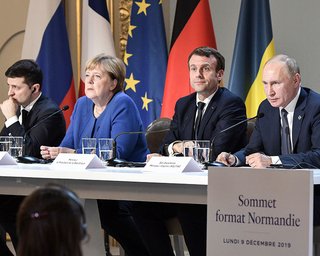 Зеленский заявил, что в "нормандском  формате" никто не хочет говорить про Крым
