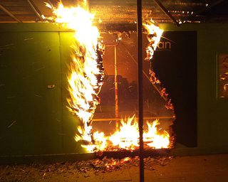 В лондонском районе Тоттенхэм раздаются взрывы