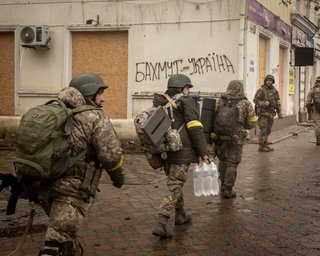 "Они способны бороться": РФ перебрасывает в Бахмут новые подразделения, — военный
