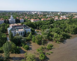 Евакуація, затоплені села та рішення РНБО: усі подробиці підриву Каховської ГЕС (фото, відео)