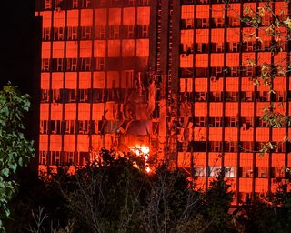 Взрывы и зарево над Луганском: под ударом, возможно, оказалось важное здание связи "Лугаком"