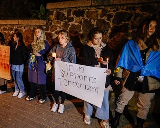 "Перестаньте убивать нас": под посольством Ирана в Киеве устроили митинг (фото, видео)