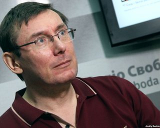 Луценко: Боевики начнут наступление с вероятностью в 80%