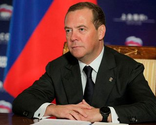 Медведєв відмовився від ядерних погроз після попередження Трампа