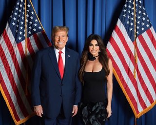 Дональд Трамп утешил брошенную подругу своего сына и "нашел" ей работу в Греции (фото)