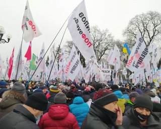 "Мы понимаем, что война, но выбора нет". Под Радой ФОПы собрались разбивать палатки