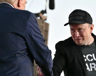 Ілон Маск виходить на ринок мобільного зв'язку: акції деяких компаній почали падати