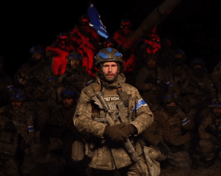 Є перші "прильоти", тривають бої: бійці "Свободи Росії" зайняли населений пункт у РФ (відео)