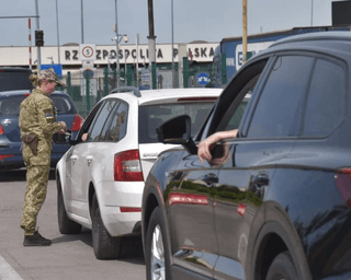 Виїзд з України для 25-річних чоловіків: війна з РФ змусить владу прийняти рішення, — експерт