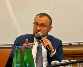 "Змушений повернути": ще один український дипломат відмовився від польської нагороди