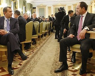 У Азарова назначили ответственных за разговоры о реформах