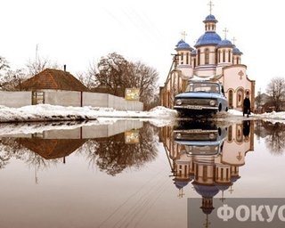 Из-за разлива рек перекрыто движение на некоторых автодорогах Украины