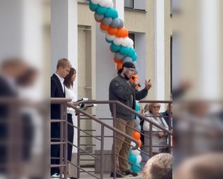 Російська в усьому світ та "Калаш": у РФ до школи прийшов Z-військовий та "навчав" дітей (відео)